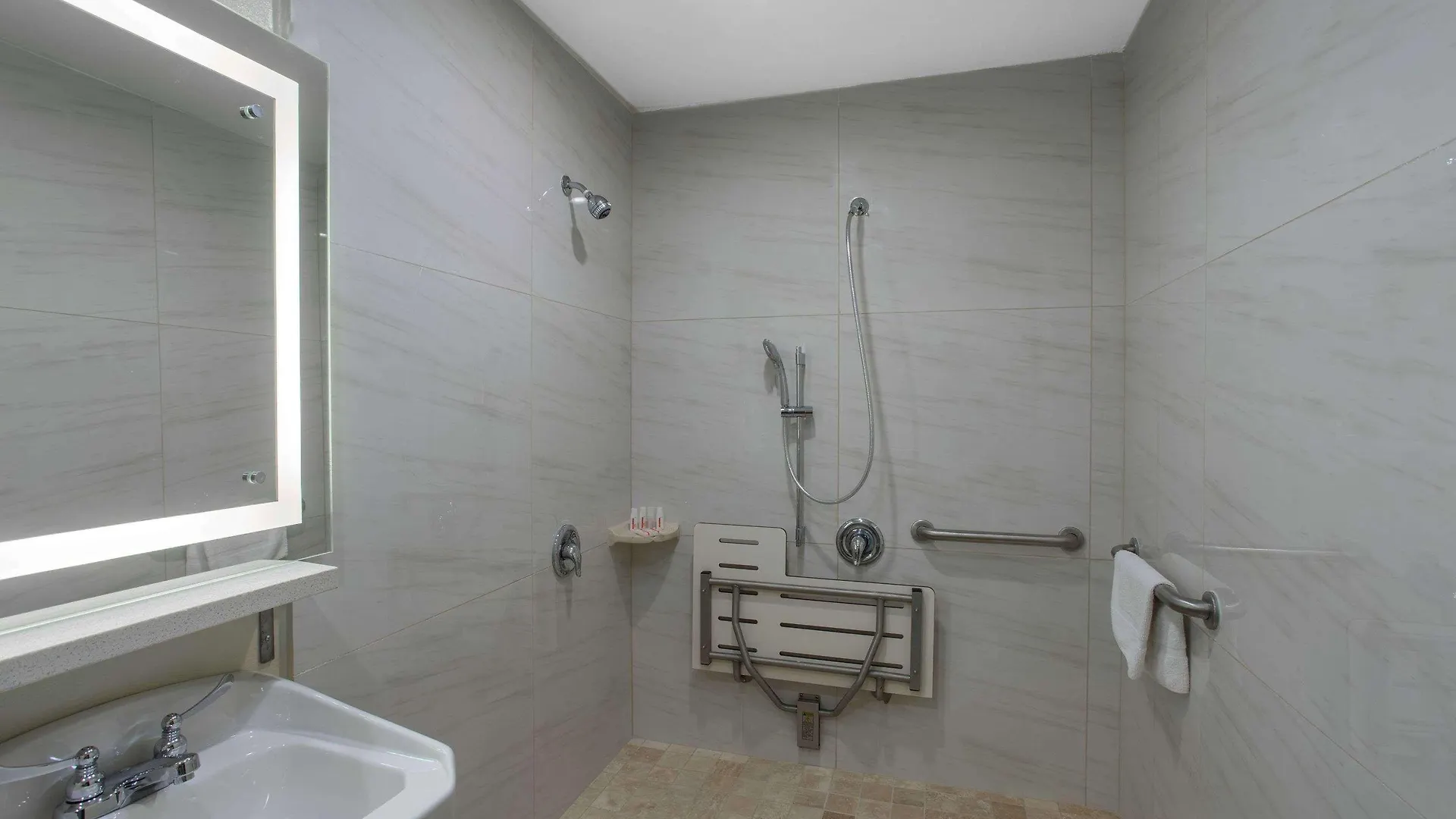 Hotel Ramada By Wyndham Culver City Los Angeles